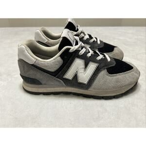 New Balance 574 Women’s Size 7 Men’s Size 5 Blue Suede Sneakers Lace Up